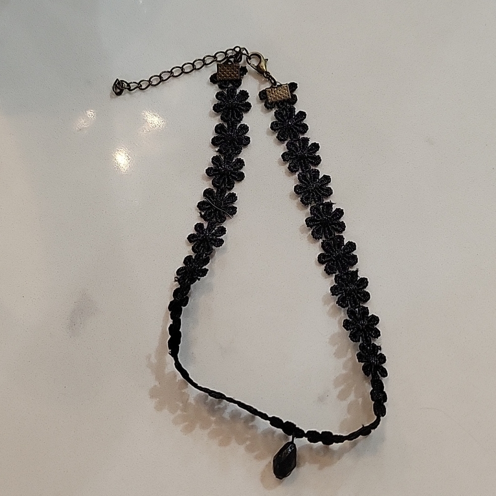 Flower choker